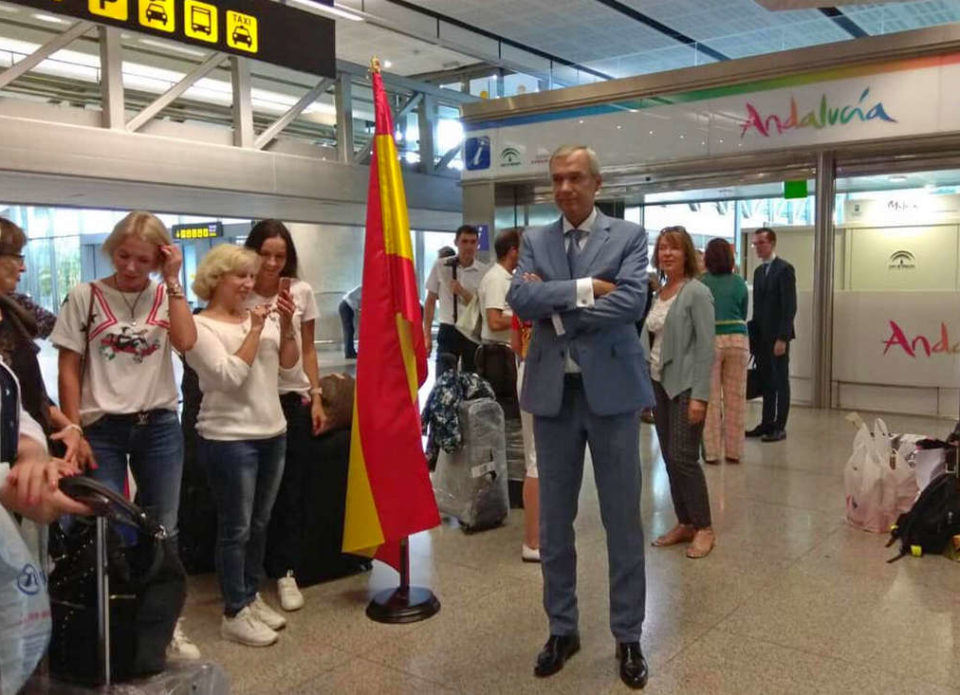 Первый рейс из Беларуси в Андалусии встречали посол Латушко и мэр города Малага