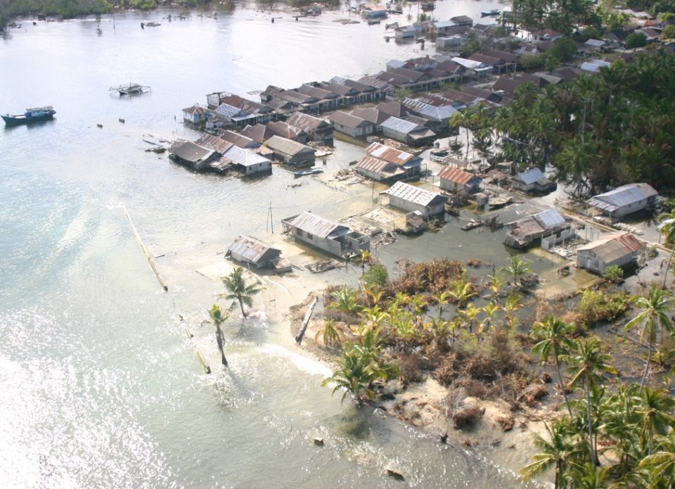 Цунами не затронуло популярные курорты Бали и Ломбок