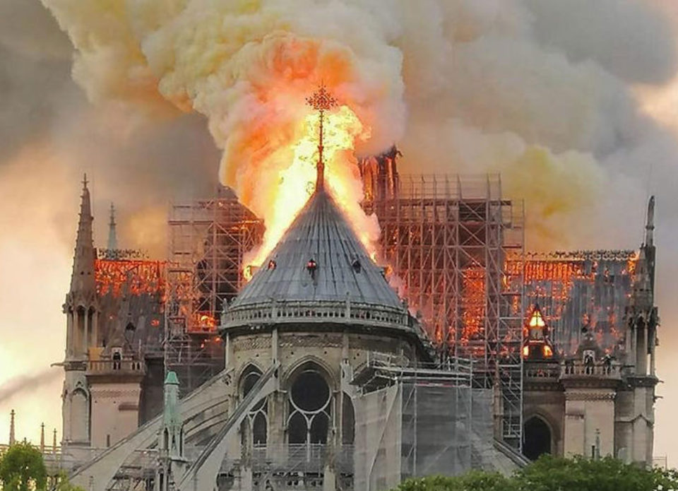 Трагедия в Париже: Нотр-Дам сильно пострадал, но его можно восстановить!
