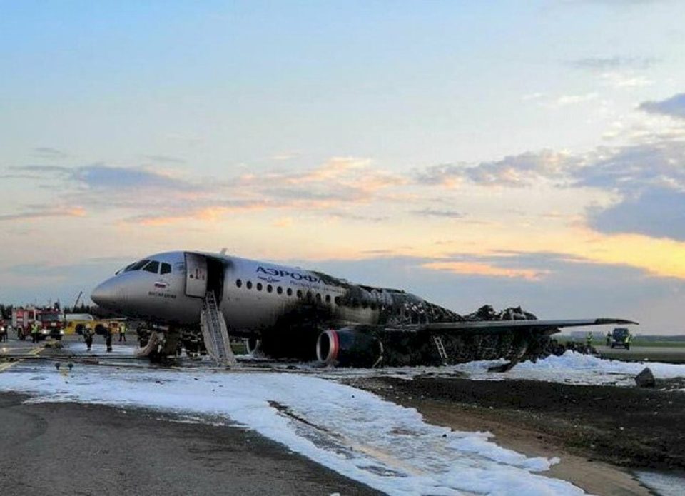 В результате авиакатастрофы лайнера Sukhoi Superjet 100 погиб 41 человек