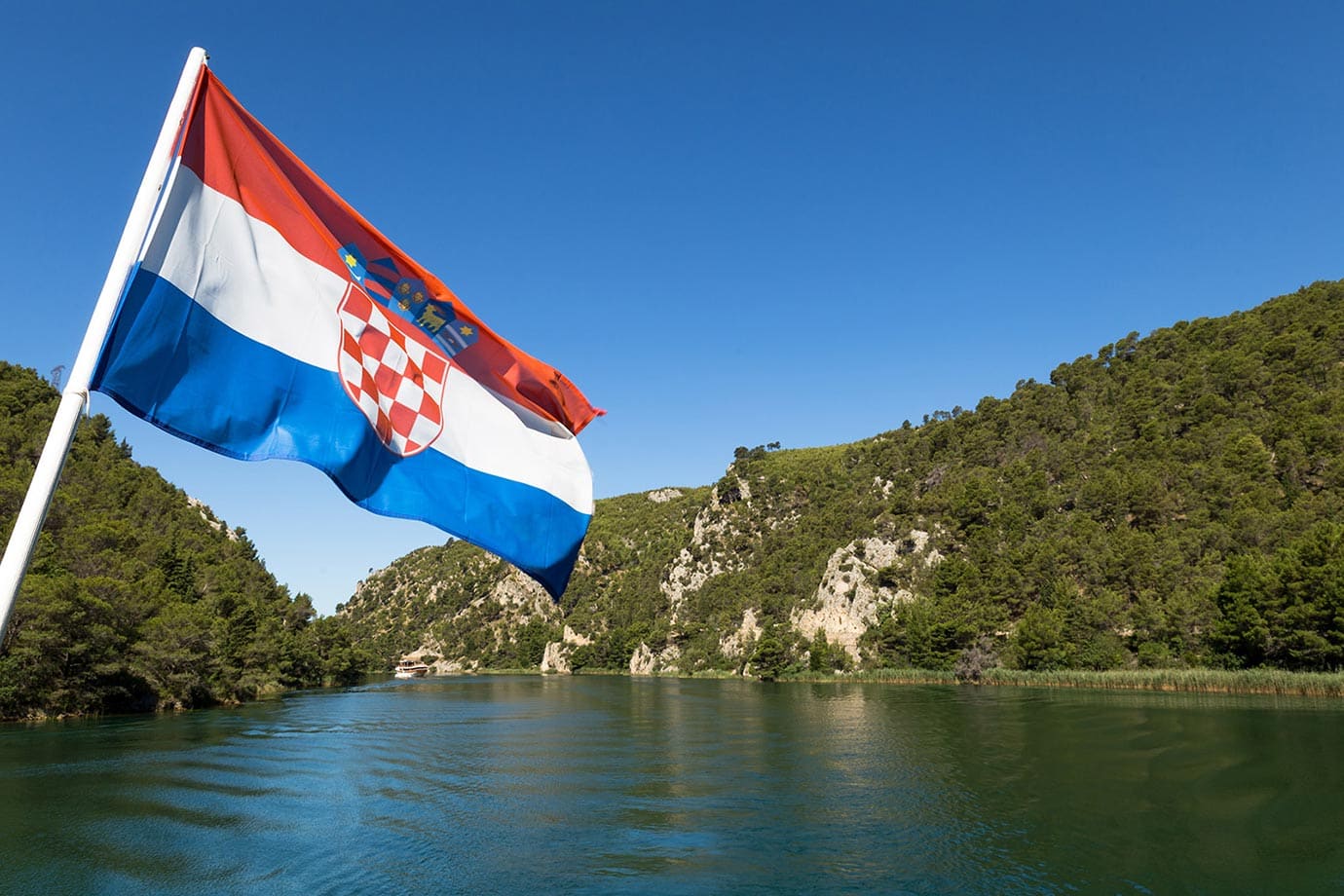 Гражданство хорватии. Хорватия достопримечательности с флагом. Хорватия давлати. Хорватия туризм. Хорватия фон.