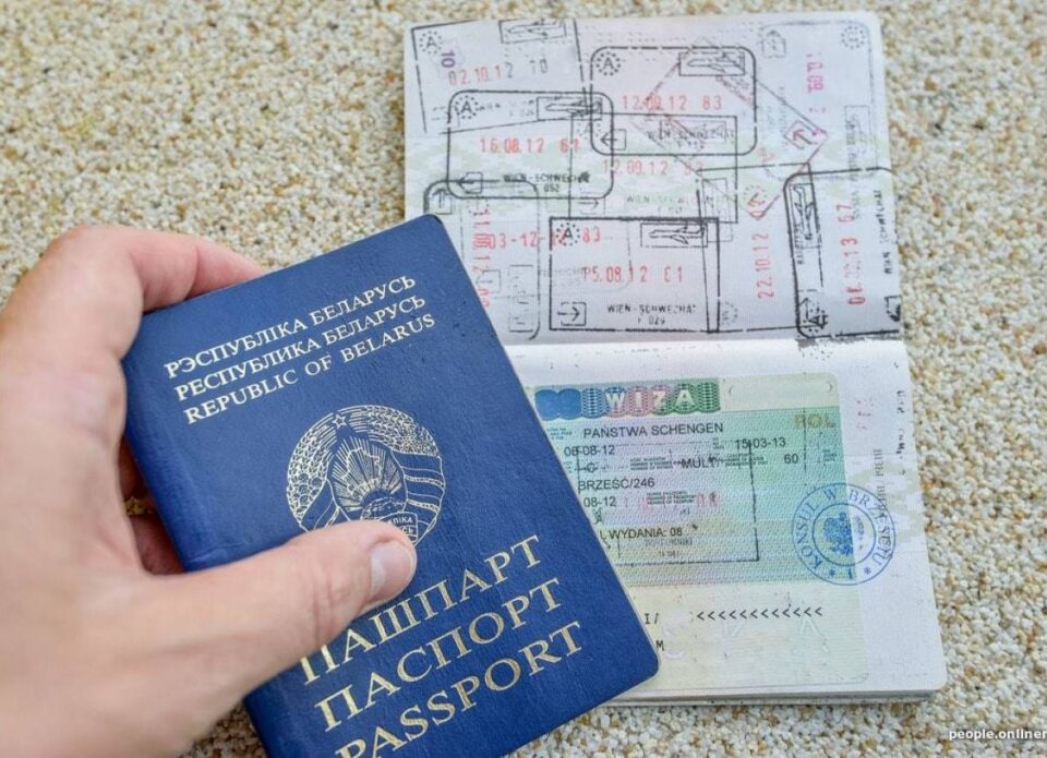 Где белорусу открыть визу для выезда за рубеж и какие страны прекратили выдачу виз?