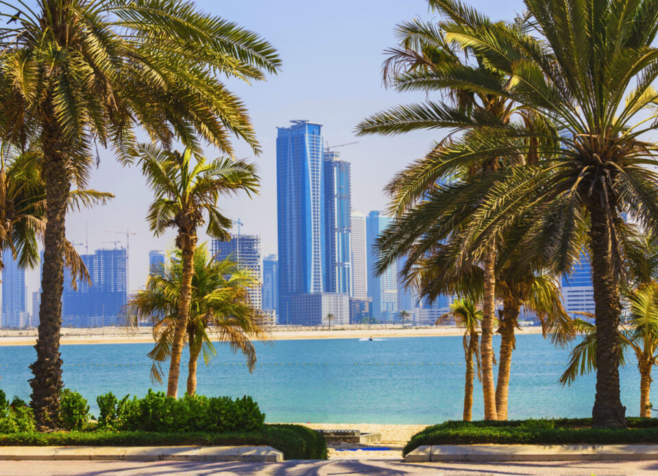 Шарджа вслед за Абу-Даби и Дубаем отменила ковидные ограничения