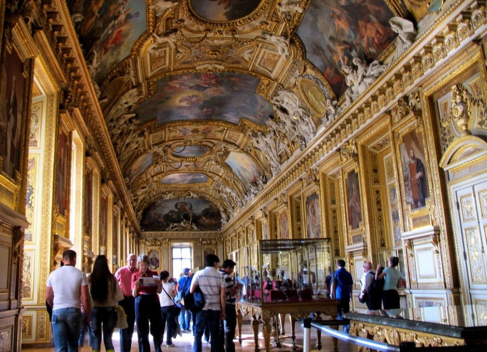 Paris: le Musée du Louvre demeure fermé en raison de craintes liées au coronavir