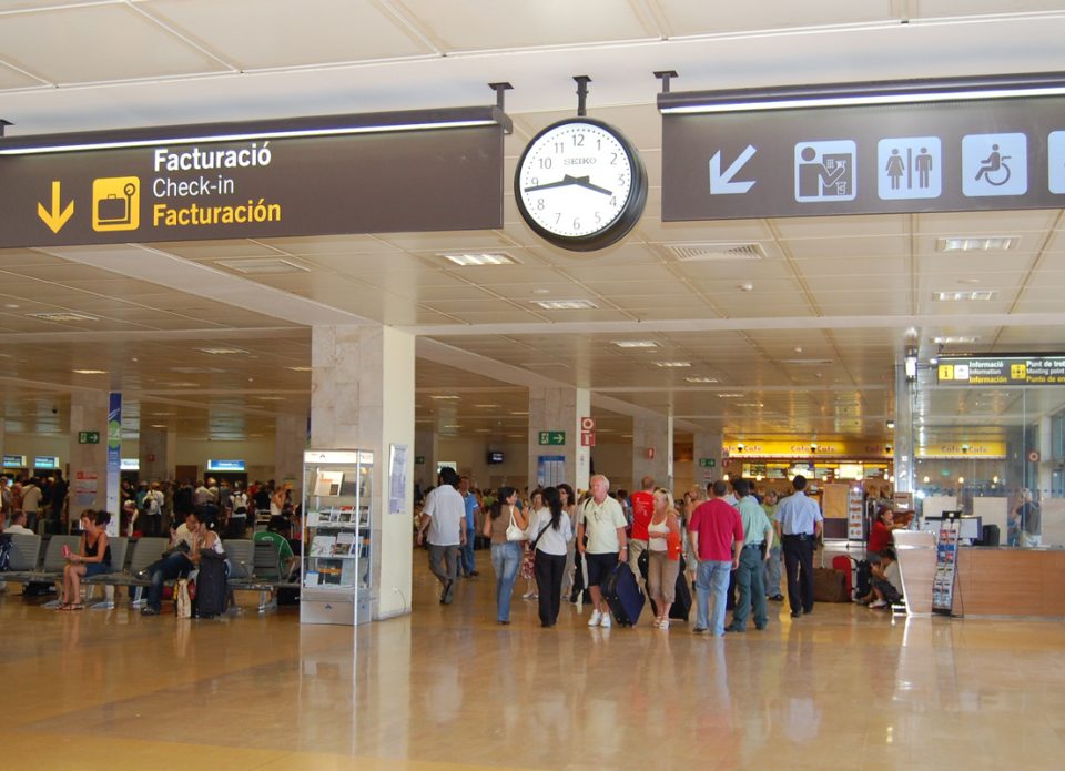 В аэропортах Испании отменят ограничения на провоз жидкостей в ручной клади