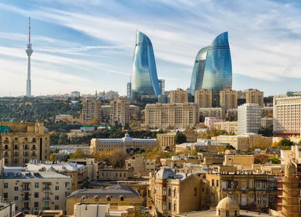 Азербайджан не отменил антиковидные ограничения на въезд 
