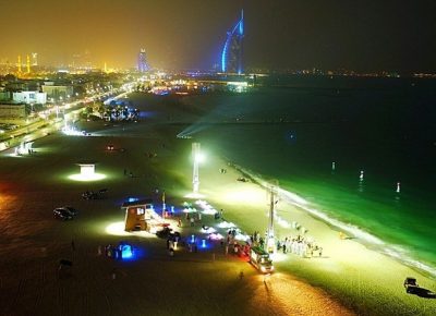 В Дубае открылись три новых пляжа для ночного купания
