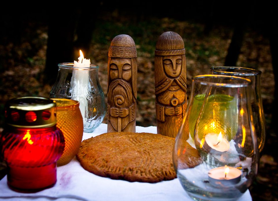 «Велесова ночь», «Дзяды», «Свята млынароў»: куда поехать на экскурсии, фестивали и обряды в октябре-ноябре