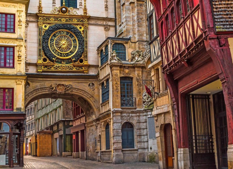 Один из ведущих автобусных операторов — «Внешинтурист» предлагает коллекцию туров во Францию на 2026 год