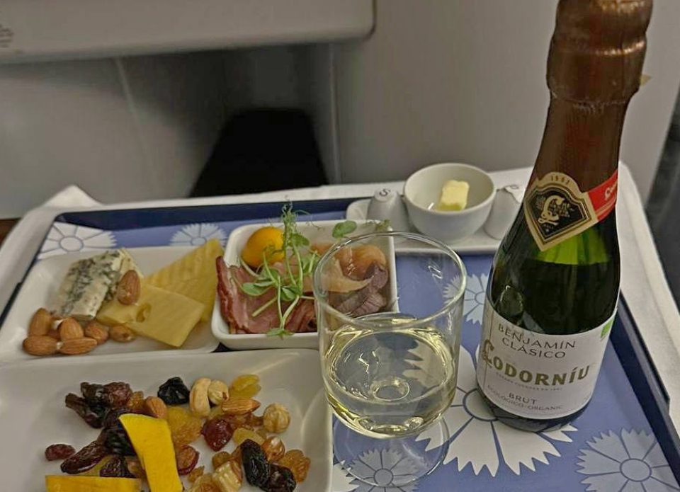 Турагенты рассказали, чем кормят и поят и как выглядит бизнес-класс на борту «Белавиа» A330-200