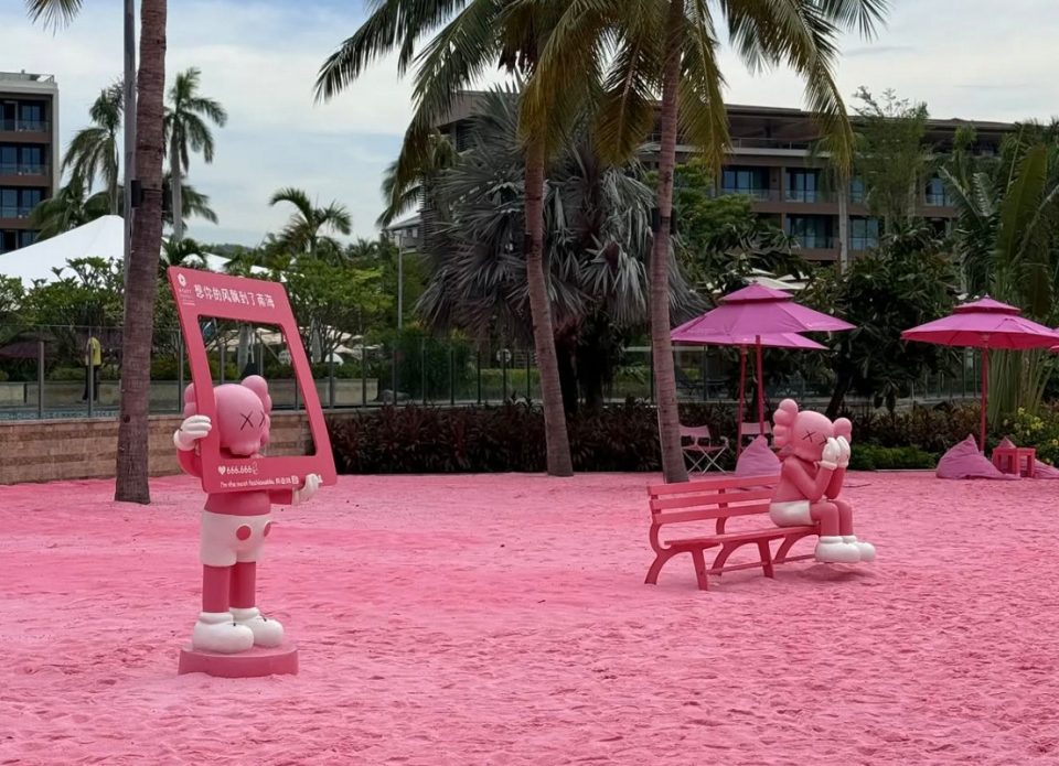 Фото взрывают соцсети: розовый пляж в отеле Hyatt Regency Sanya Tianli Bay на Хайнане