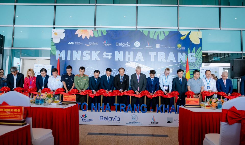 Новая глава в туризме: как в аэропорту Камрань встретили первый прямой рейс «Белавиа» из Минска