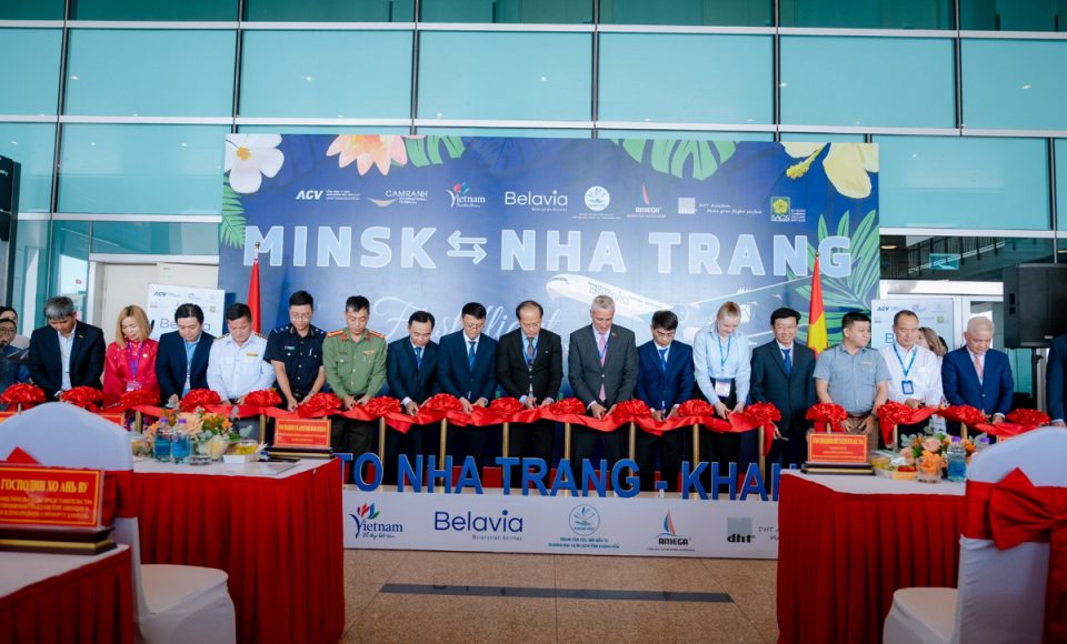 Новая глава в туризме: как в аэропорту Камрань встретили первый прямой рейс «Белавиа» из Минска