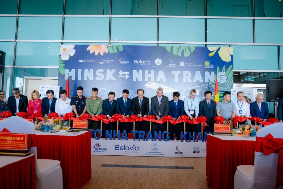 Новая глава в туризме: как в аэропорту Камрань встретили первый прямой рейс «Белавиа» из Минска