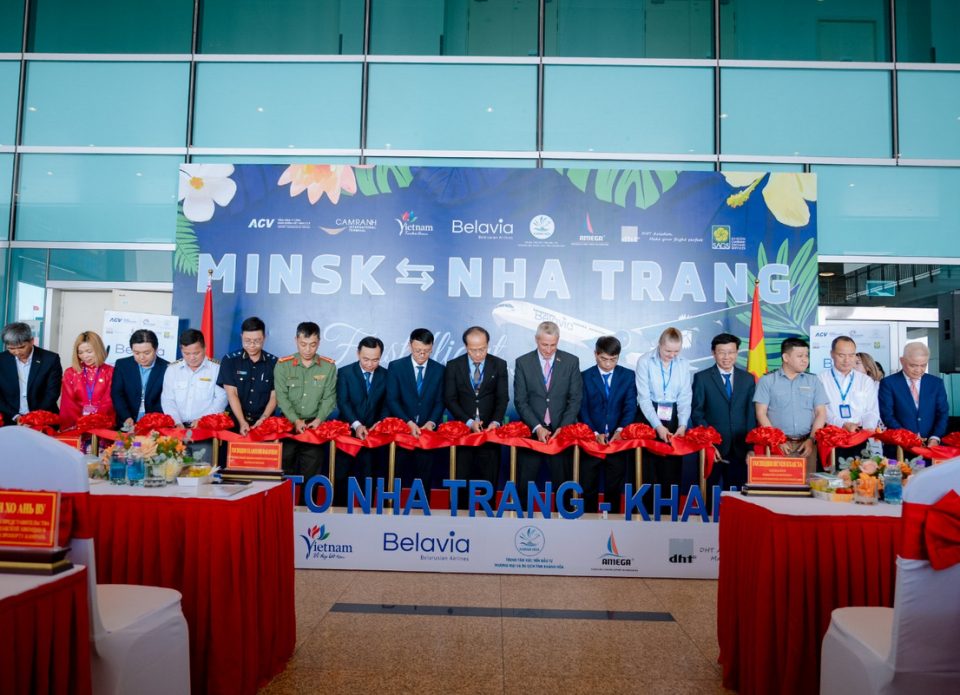 Новая глава в туризме: как в аэропорту Камрань встретили первый прямой рейс «Белавиа» из Минска