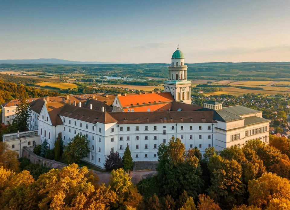 Лучшие автобусные туры: «Венгерские тайны и озерные сокровища Австрии» от «Внешинтуриста»