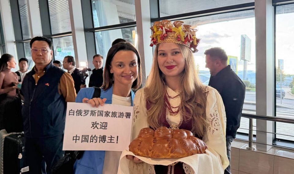 Китайские трэвел-блогеры прибыли в Беларусь: как их встречали в Национальном аэропорту «Минск»